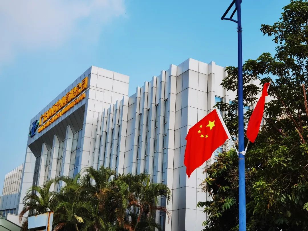 山河遠(yuǎn)闊，國(guó)泰民安，祖國(guó)生日快樂(lè)！(圖2)